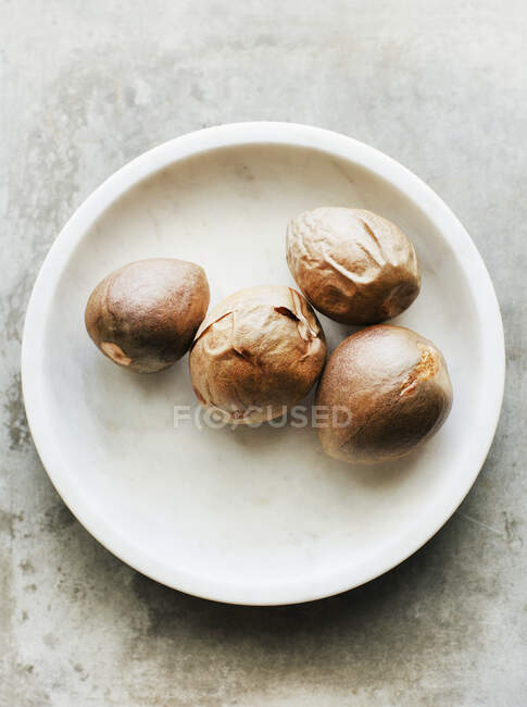 Overhead view of avocado seeds on plate — Stock Photo