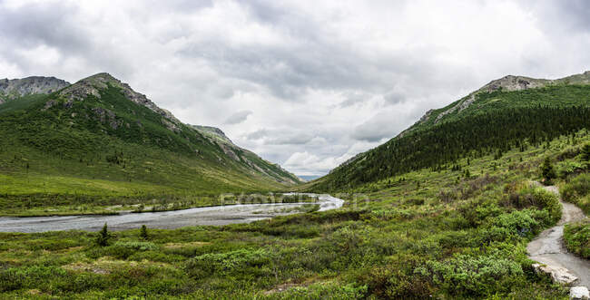 Estados Unidos, Alaska, Vista panorámica del paisaje de montaña - foto de stock