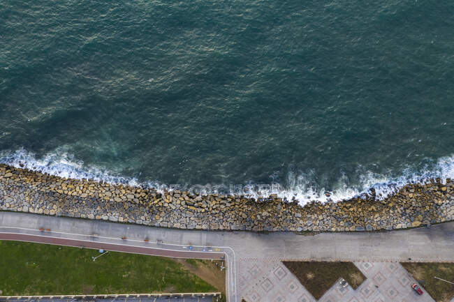Turquía, Estambul, Vista aérea del paseo marítimo en el distrito de Kadikoy - foto de stock