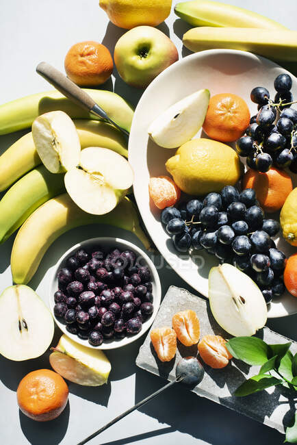 Vue aérienne de la disposition des fruits variés — Photo de stock