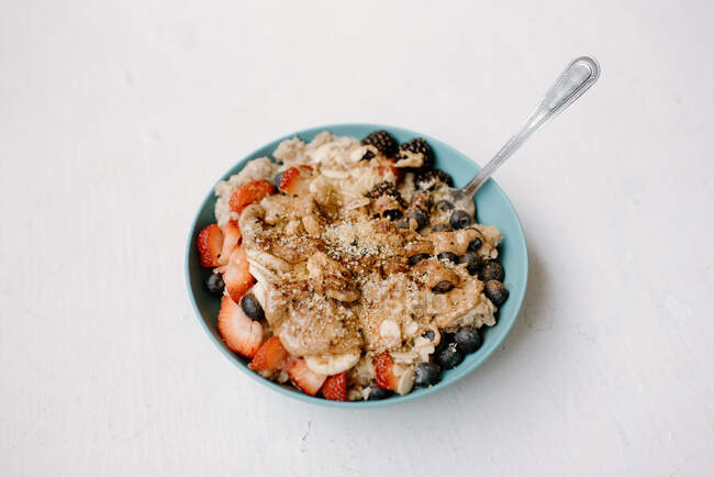 Granola with fruit in bowl — Stock Photo