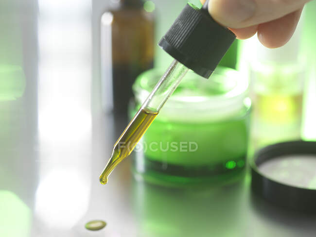 Man holding pipette with essential oil — Stock Photo