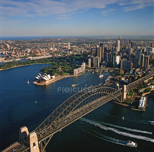 Австралия, Сидней, Вид с воздуха на город и залив — стоковое фото
