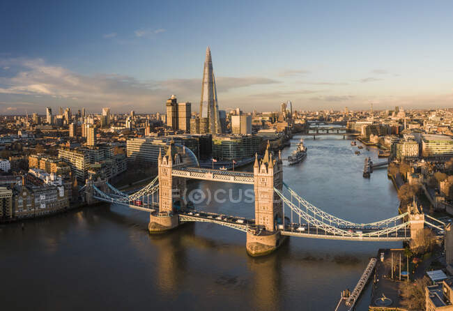 UK, London, Aerial view of Tower Bridge over River Thames at sunset — Stock Photo