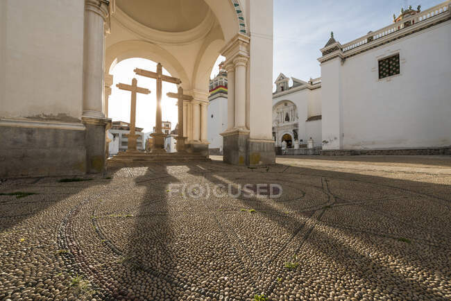 Bolivia, Copacabana, Exterior de la Basílica de Nuestra Señora de Copacabana - foto de stock