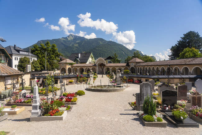 Австрія, Санкт-Гілген, кладовище в парафіяльній церкві святого Егідія. — стокове фото