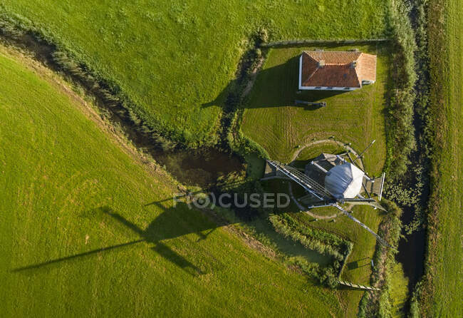 Nederland, Tjerkwerd, Overhead view of windmill and house in field — Stock Photo