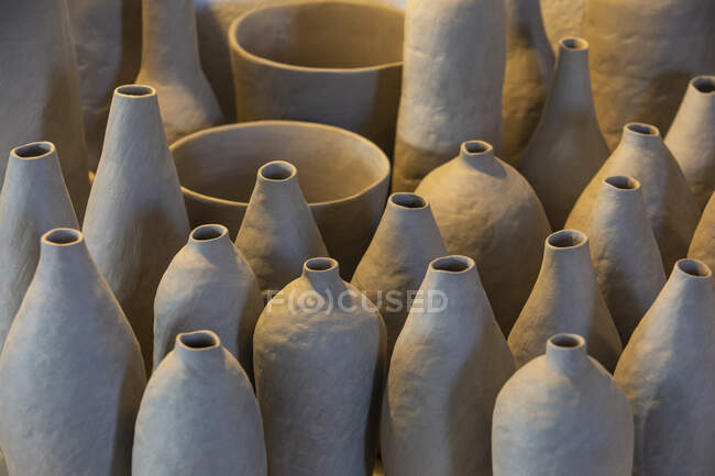 Handmade ceramic vases in studio — Stock Photo