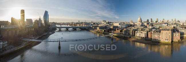 UK, London, Aerial view ofMillennium Bridge over River Thames at sunset — Stock Photo