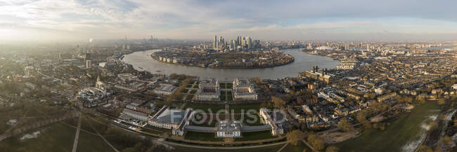 Großbritannien, London, Luftaufnahme von Greenwich in der Abenddämmerung — Stockfoto