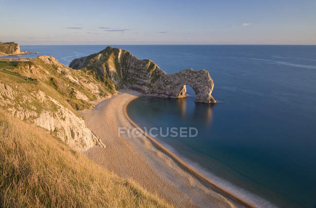Reino Unido, Dorset, Coastal road y Durdle Door - foto de stock
