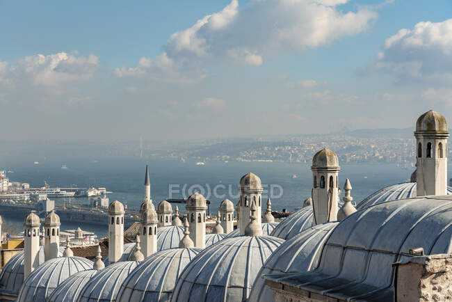 Турция, Стамбул, Босфор и Азиатский Стамбул из мечети Сулеймание — стоковое фото