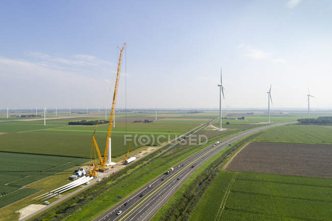 Nederland, Almere, Vista aérea do parque eólico em construção — Fotografia de Stock