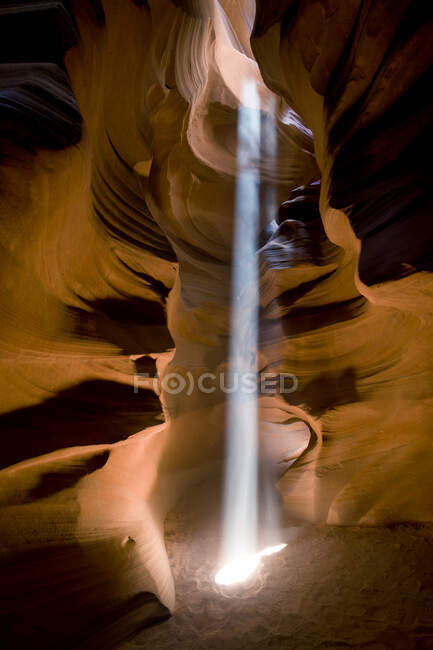 USA, Arizona, Page, Sunbeam in Antelope Canyon — Stock Photo