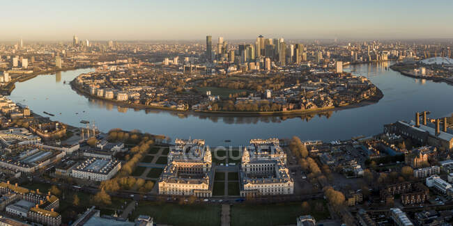 Великобритания, Лондон, Вид с воздуха на Гринвич на рассвете — стоковое фото