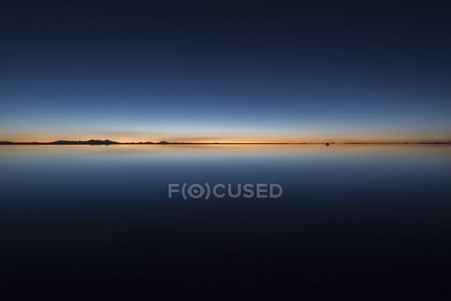 Bolivien, Salar de Uyuni Salzebene bei Sonnenaufgang — Stockfoto