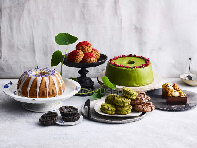 Variedad de pasteles y galletas tailandesas - foto de stock