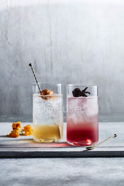 Studioaufnahme bunter Cocktails, Krajiab Soda undBucy Soda — Stockfoto