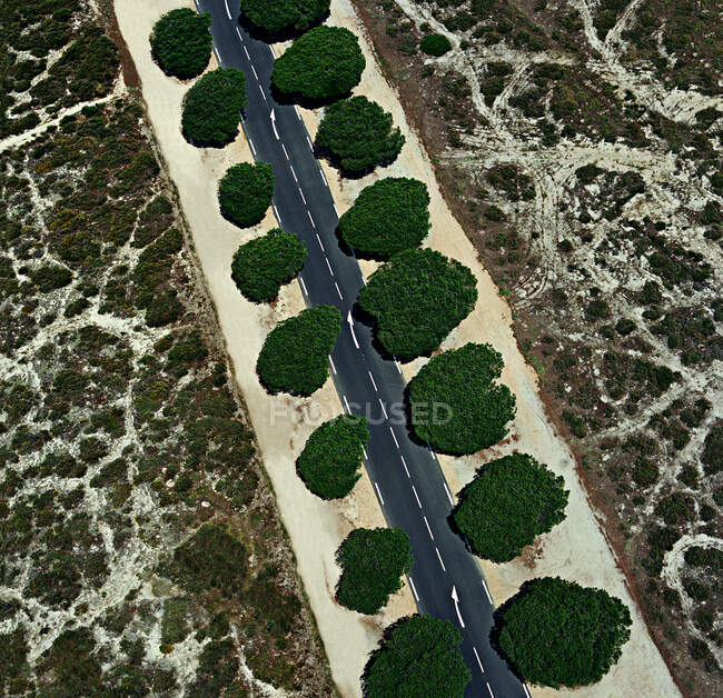 Франция, Корсика, Вид с воздуха на прибрежную дорогу возле аэропорта Аяччо — стоковое фото