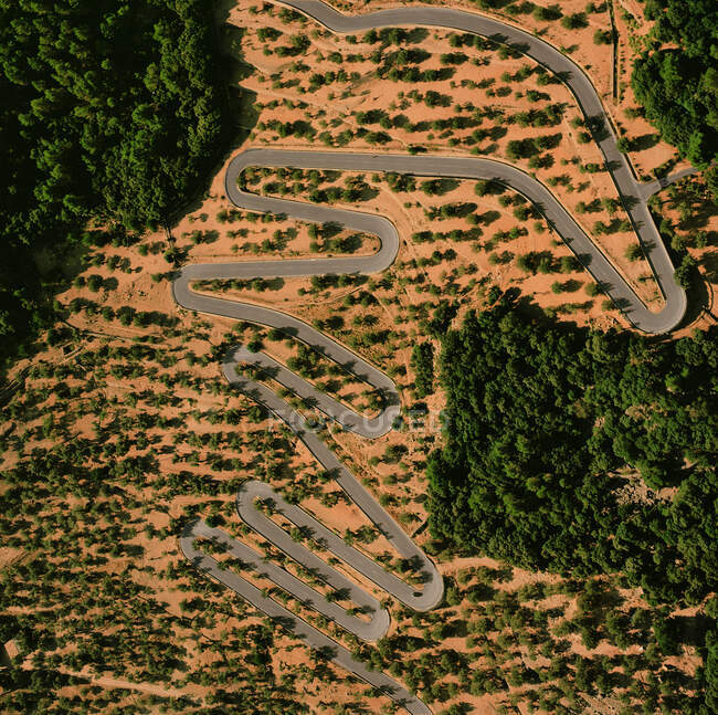 Spagna, Maiorca, Veduta aerea della tortuosa strada di montagna — Foto stock