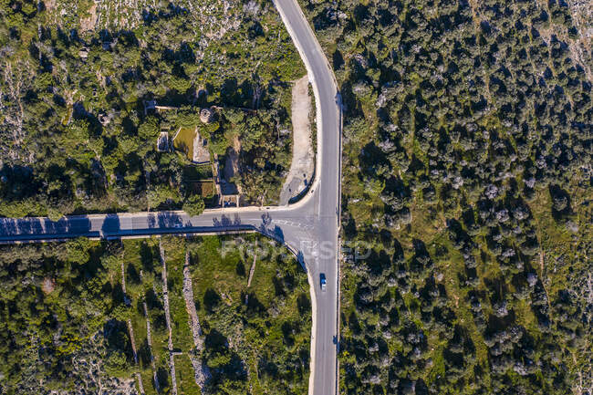 Malta, Mellieha, Вид с воздуха на дорогу — стоковое фото