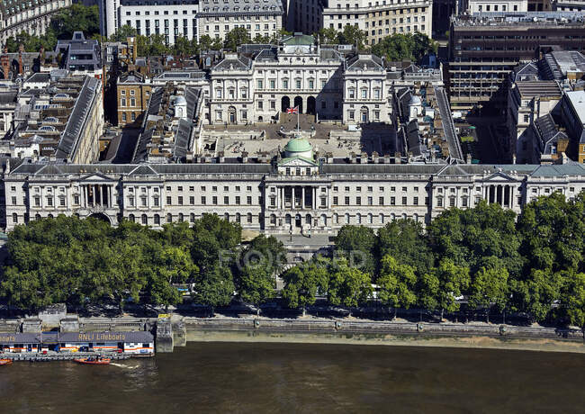Reino Unido, Londres, Vista aérea de Somerset House y el río Támesis - foto de stock