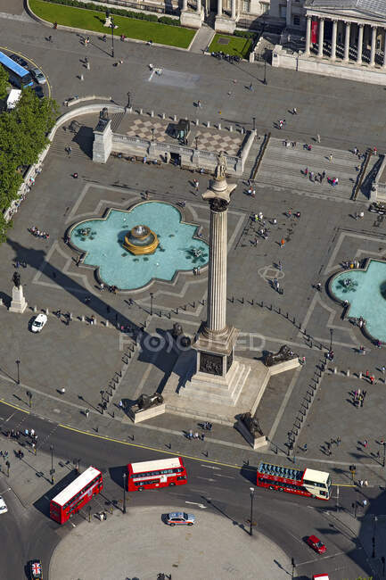 Великобритания, Лондон, Вид с воздуха на колонну Нельсона на Трафальгарской площади — стоковое фото