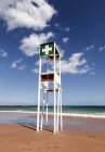Пляж lifeguard вежі на пляжі Фуертевентура, Канарські острови. — стокове фото