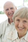 Retrato de casal idoso alegre . — Fotografia de Stock