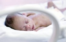Premature baby sleeping in ward. — Stock Photo