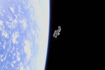 Imagen satelital del traje espacial en la órbita de la Tierra . - foto de stock