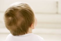 Вид спереду дитячої голови хлопчика . — стокове фото