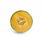 Hälfte der Cantaloupe Melone auf weißem Hintergrund. — Stockfoto
