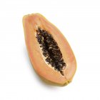 Mitad de papaya sobre fondo blanco . - foto de stock