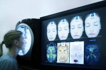 Woman undergoing scan examination in skin clinic. — Stock Photo
