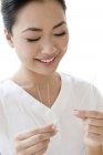 Young female acupuncturist holding acupuncture needles. — Stock Photo