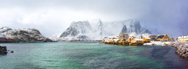 Traditional houses in fishing village of Hamnoy, Norway. — Stock Photo