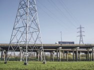 Транспортна інфраструктура з шляхопроводи на автомагістраль обміну у Вест Бромвіч, Західний Мідленд, Великобританія. — стокове фото