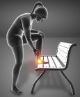 Опираясь на женский силуэт скамейки с болью в ноге, цифровая иллюстрация . — стоковое фото