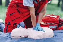 Female paramedic CPR training outdoors. — Stock Photo