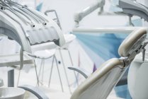 Zahnchirurgische Geräte in einer professionellen Zahnklinik. — Stockfoto