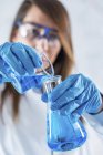 Scientific laboratory researcher making chemical experiment. — Stock Photo