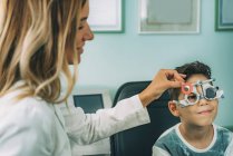 Ophthalmologist carrying out visual acuity test with little patient. — Stock Photo