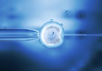 Conceptual 3d illustration of artificial insemination, in vitro fertilization of human egg cell. — Stock Photo