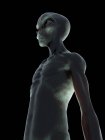 Grauer Außerirdischer im niedrigen Winkel auf schwarzem Hintergrund, digitale Illustration. — Stockfoto
