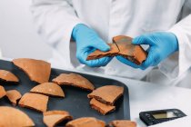 Archaeologist reconstructing broken pottery in laboratory. — Stock Photo