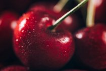 Primo piano di gustose ciliegie mature — Foto stock