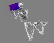 Illustrazione del computer che mostra uno scheletro umano con cattiva postura mentre si lavora su un computer portatile. — Foto stock
