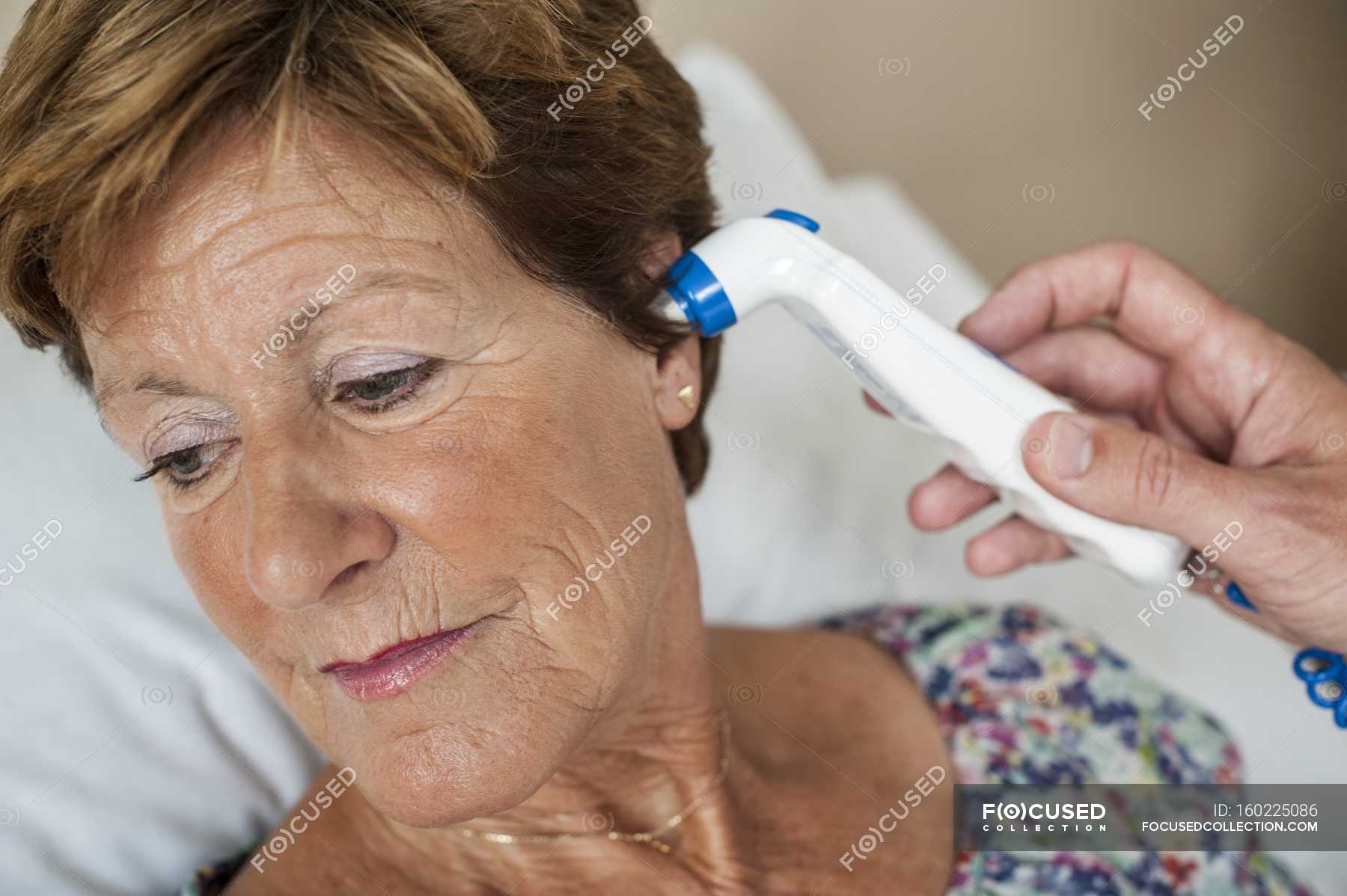 Nurse Hand Taking Patient Temperature With Digital Thermometer — Head