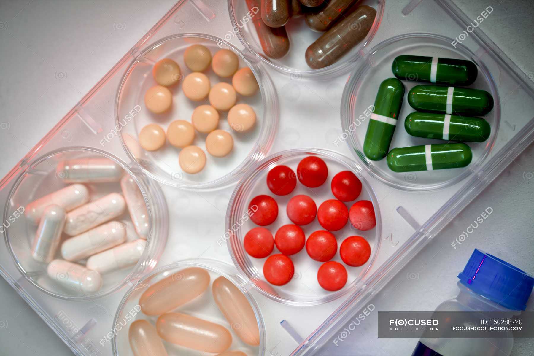 Донорами таблетки. Таблетки капсулы. Лекарства в виде капсул. Капсула (лекарственная форма). Микрокапсулы лекарственные препараты.